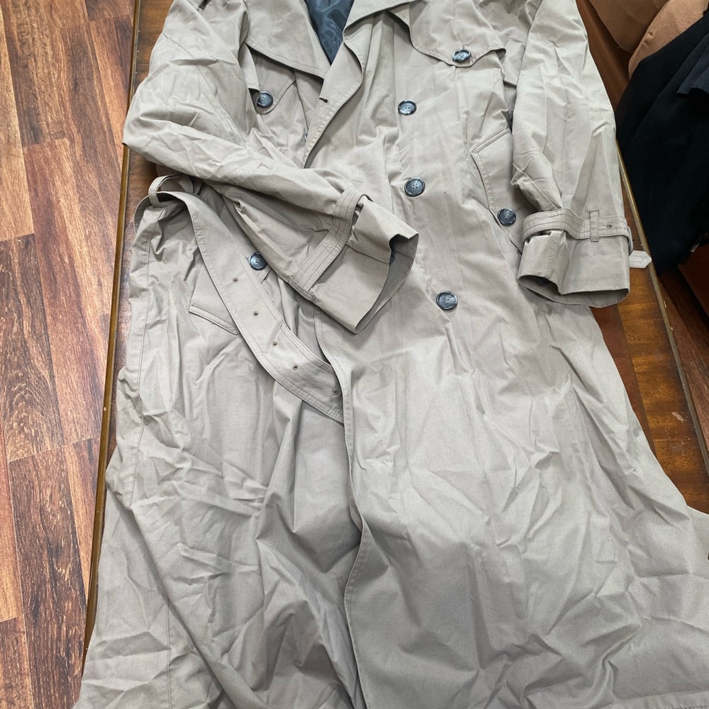 Men’s London Fog trench coat 40 Reg